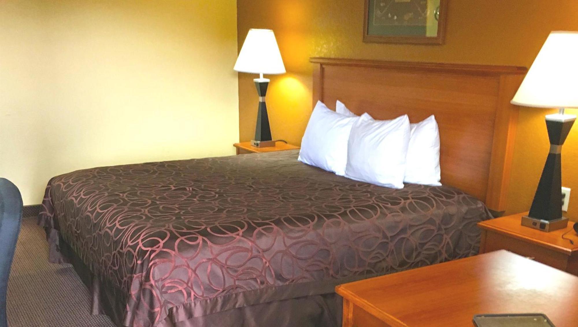 Xecutive Inn And Suites Center Exterior foto